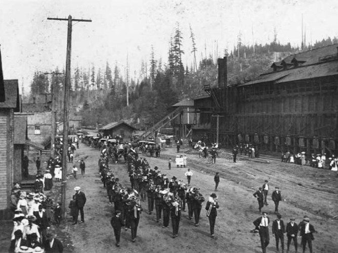 A band marches past the coal mine works in Ravensdale, Washington